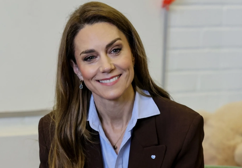 Кейт Миддлтон в брючном костюме посетила начальную школу в Лондоне