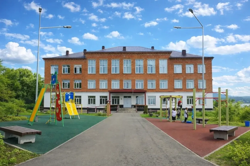 В Пермском крае семиклассник в школе напал с ножом на сверстника