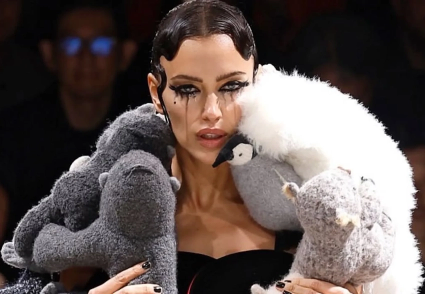 Ирина Шейк с "заплаканными глазами" вышла на подиум в Париже