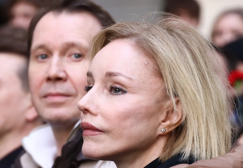 Вдова Олега Табакова Марина Зудина появилась на открытии его памятной доски в Москве